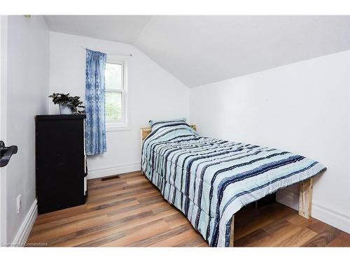 9 Bloomingdale Road N, Kitchener, ON - Indoor Photo Showing Bedroom