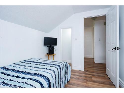 9 Bloomingdale Road N, Kitchener, ON - Indoor Photo Showing Bedroom