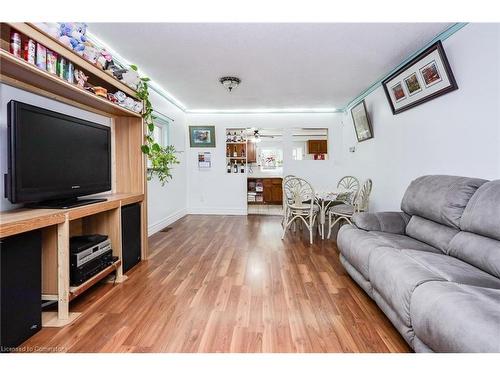 9 Bloomingdale Road N, Kitchener, ON - Indoor Photo Showing Living Room