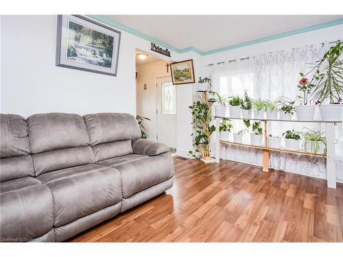 9 Bloomingdale Road N, Kitchener, ON - Indoor Photo Showing Living Room