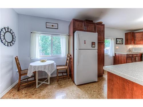 54 Roslin Avenue S, Waterloo, ON - Indoor Photo Showing Kitchen