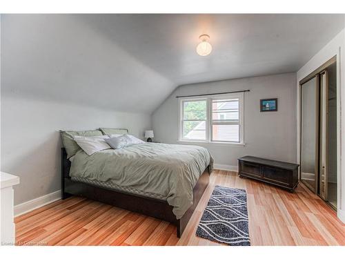 54 Roslin Avenue S, Waterloo, ON - Indoor Photo Showing Bedroom