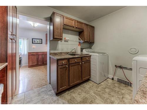 54 Roslin Avenue S, Waterloo, ON - Indoor Photo Showing Laundry Room