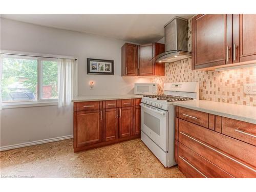 54 Roslin Avenue S, Waterloo, ON - Indoor Photo Showing Kitchen