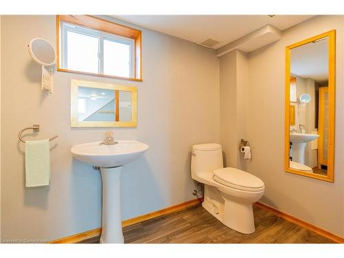 40 Henry Street, Kitchener, ON - Indoor Photo Showing Bathroom