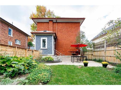 40 Henry Street, Kitchener, ON - Outdoor