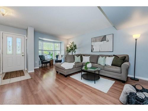 38-235 Saginaw Parkway, Cambridge, ON - Indoor Photo Showing Living Room