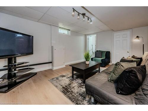 841 Westminster Drive S, Cambridge, ON - Indoor Photo Showing Living Room