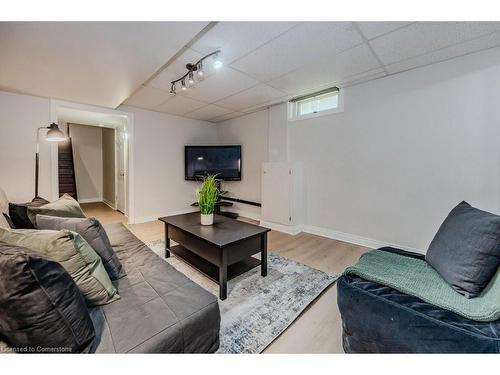 841 Westminster Drive S, Cambridge, ON - Indoor Photo Showing Living Room