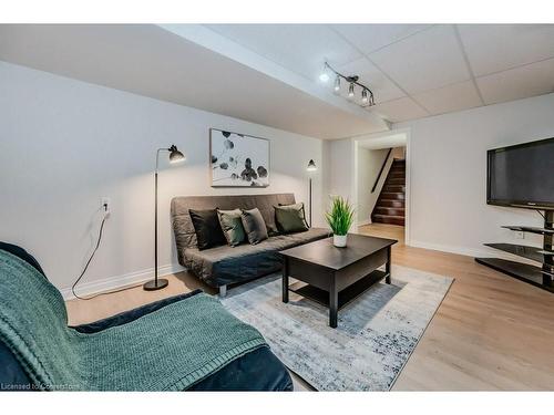 841 Westminster Drive S, Cambridge, ON - Indoor Photo Showing Living Room