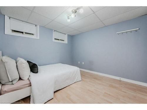 841 Westminster Drive S, Cambridge, ON - Indoor Photo Showing Bedroom