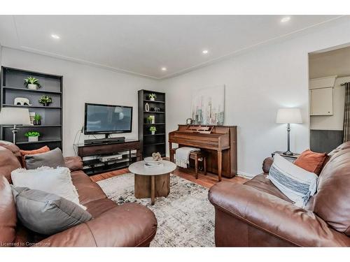 841 Westminster Drive S, Cambridge, ON - Indoor Photo Showing Living Room