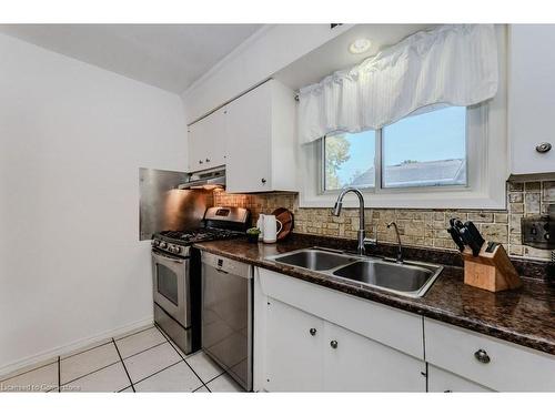 841 Westminster Drive S, Cambridge, ON - Indoor Photo Showing Kitchen With Double Sink