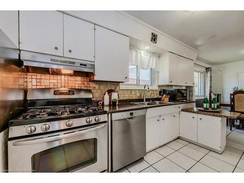 841 Westminster Drive S, Cambridge, ON - Indoor Photo Showing Kitchen With Double Sink