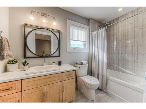 14 Kissing Bridge Drive, Elmira, ON - Indoor Photo Showing Bathroom