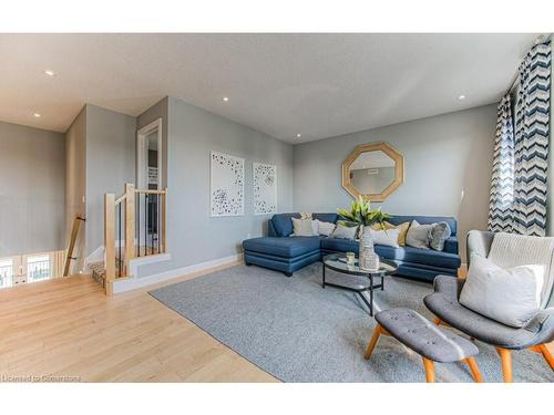 14 Kissing Bridge Drive, Elmira, ON - Indoor Photo Showing Living Room