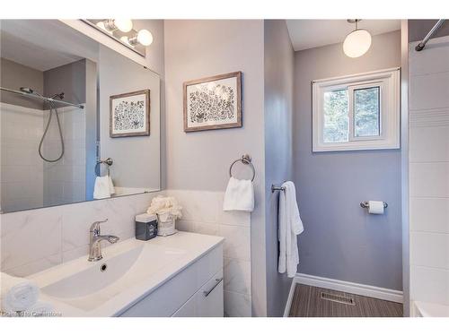 24 Cindy Avenue, Cambridge, ON - Indoor Photo Showing Bathroom