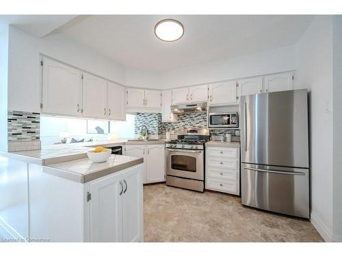 131 Wood Street, Kitchener, ON - Indoor Photo Showing Kitchen With Stainless Steel Kitchen With Upgraded Kitchen