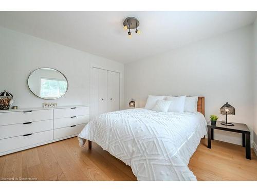 131 Wood Street, Kitchener, ON - Indoor Photo Showing Bedroom