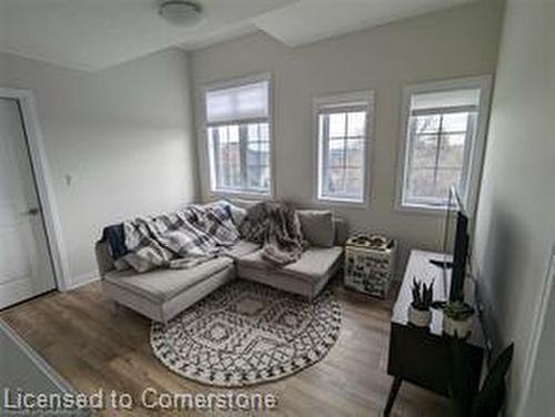 7-311 Woolwich Street, Waterloo, ON - Indoor Photo Showing Living Room