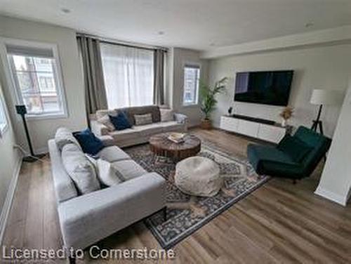 7-311 Woolwich Street, Waterloo, ON - Indoor Photo Showing Living Room