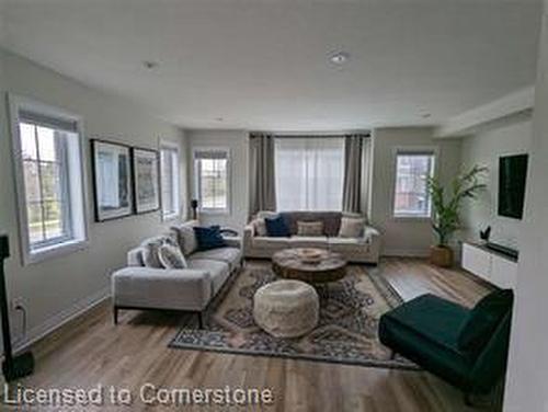 7-311 Woolwich Street, Waterloo, ON - Indoor Photo Showing Living Room