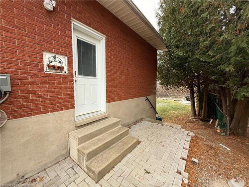 Lower-23 Kenmore Avenue, Cambridge, ON - Indoor Photo Showing Kitchen