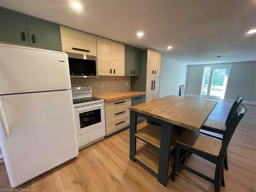 Lower-23 Kenmore Avenue, Cambridge, ON - Indoor Photo Showing Kitchen