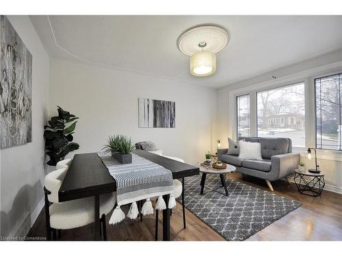 332 Grand Ridge Drive, Cambridge, ON - Indoor Photo Showing Living Room