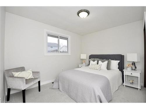 332 Grand Ridge Drive, Cambridge, ON - Indoor Photo Showing Bedroom