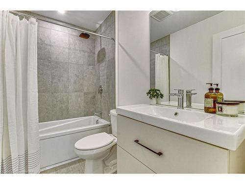 2 Lismer Lane, London, ON - Indoor Photo Showing Bathroom