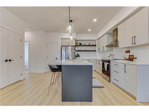 2 Lismer Lane, London, ON - Indoor Photo Showing Kitchen With Upgraded Kitchen