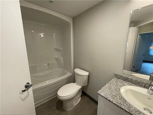 106-595 Strasburg Road, Kitchener, ON - Indoor Photo Showing Bathroom