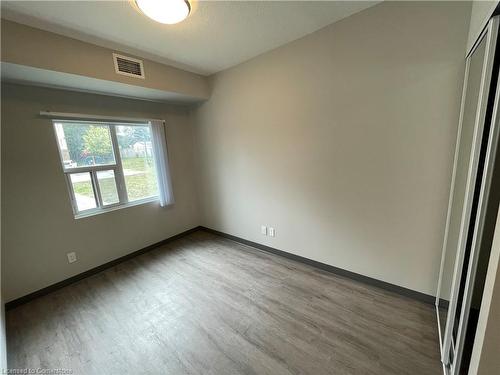 106-595 Strasburg Road, Kitchener, ON - Indoor Photo Showing Other Room