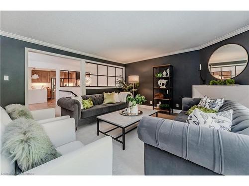 7-700 Glasgow Street, Kitchener, ON - Indoor Photo Showing Living Room