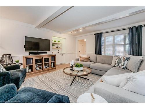 7-700 Glasgow Street, Kitchener, ON - Indoor Photo Showing Living Room