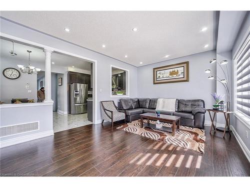 47 Banbridge Crescent, Brampton, ON - Indoor Photo Showing Living Room