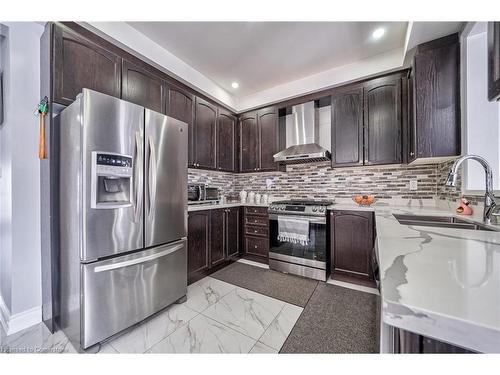 47 Banbridge Crescent, Brampton, ON - Indoor Photo Showing Kitchen With Stainless Steel Kitchen With Double Sink With Upgraded Kitchen