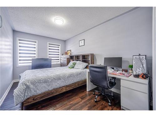 47 Banbridge Crescent, Brampton, ON - Indoor Photo Showing Bedroom