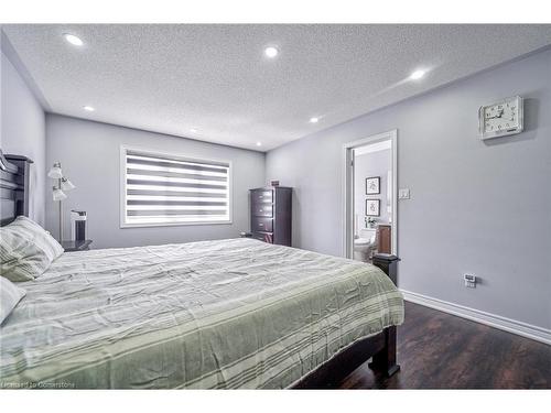 47 Banbridge Crescent, Brampton, ON - Indoor Photo Showing Bedroom