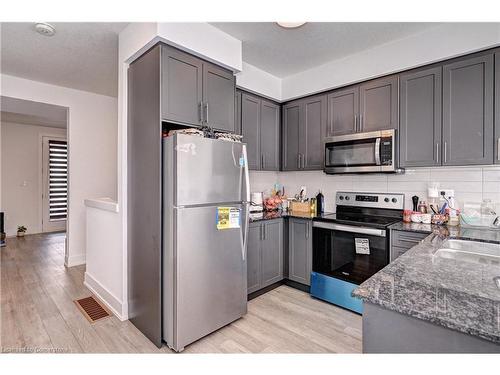 35-99 Roger Street, Waterloo, ON - Indoor Photo Showing Kitchen