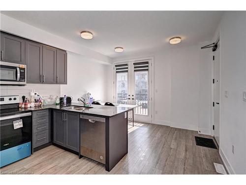 35-99 Roger Street, Waterloo, ON - Indoor Photo Showing Kitchen