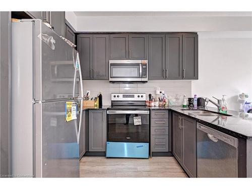 35-99 Roger Street, Waterloo, ON - Indoor Photo Showing Kitchen With Double Sink With Upgraded Kitchen