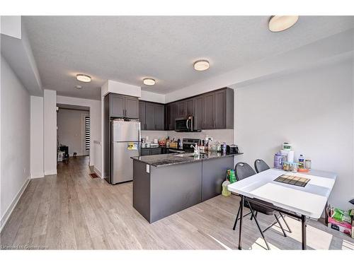 35-99 Roger Street, Waterloo, ON - Indoor Photo Showing Kitchen