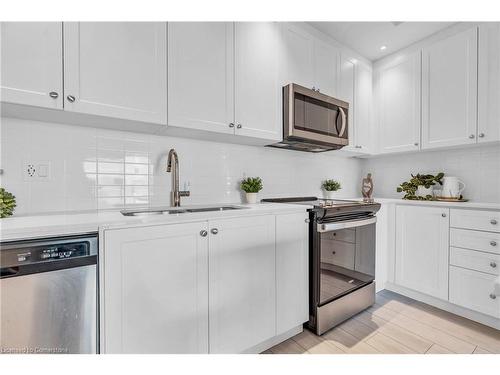 901-55 Duke Street W, Kitchener, ON - Indoor Photo Showing Kitchen With Upgraded Kitchen