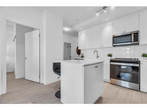 901-55 Duke Street W, Kitchener, ON - Indoor Photo Showing Kitchen