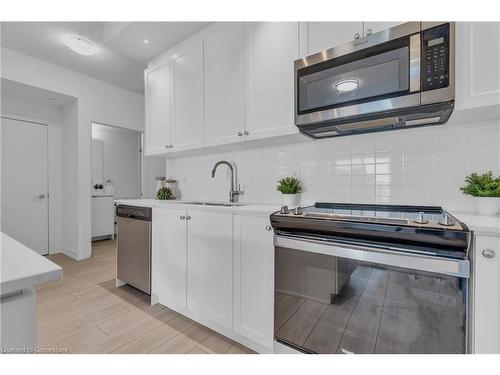 901-55 Duke Street W, Kitchener, ON - Indoor Photo Showing Kitchen With Upgraded Kitchen