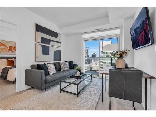 901-55 Duke Street W, Kitchener, ON - Indoor Photo Showing Living Room