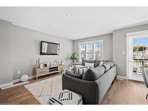 101 South Creek Drive, Kitchener, ON - Indoor Photo Showing Living Room