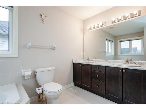 132 Courtney Street, Fergus, ON - Indoor Photo Showing Bathroom